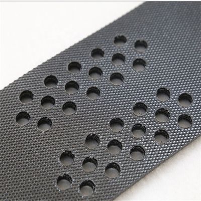 Géocelle de renforcement avancé pour maintenir les surfaces texturées et perforées des murs