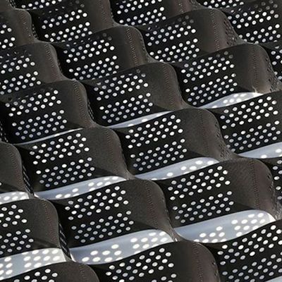 Conception traditionnelle Renforcement du sol Géogrid Matériau HDPE Géocelle Gravier pour la passerelle