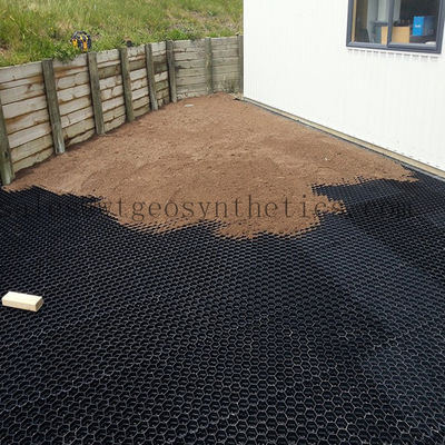 Stabiliser le gravier avec une géocelle 330 mm-1000 mm Distance de soudage et surface texturée