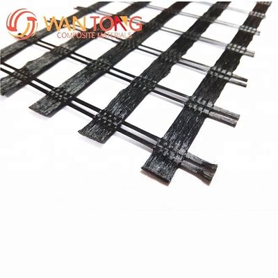 Polyester géogrid haute traction 120 kn PVC revêtu de 5 m de largeur pour la construction de routes
