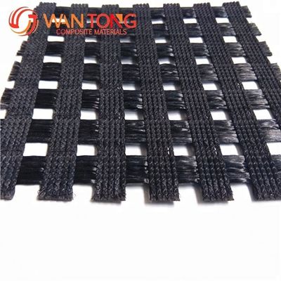 Polyester géogrid haute traction 120 kn PVC revêtu de 5 m de largeur pour la construction de routes