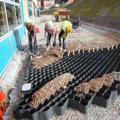 Taille requise Réseau de stabilisateur de gravier en HDPE Géocelle pour les allées Matériau traditionnel