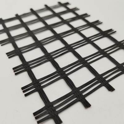 Géotextile pour la solidification du sol de la route 1m-6m Largeur 80-80 PET Polyester géogrid bi-axiale
