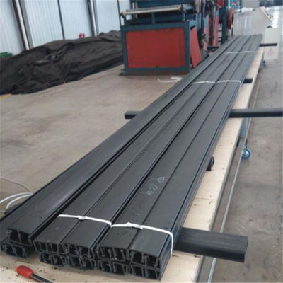 Méthode d'extrusion E Blocage assurant une forte fixation pour la géomembrane d'incorporation en béton