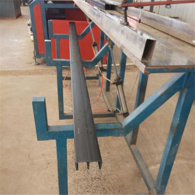 Méthode d'extrusion E Blocage assurant une forte fixation pour la géomembrane d'incorporation en béton