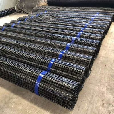 Polypropylène noir PP rouleau de maillage en plastique bi-axiale géogrid pour l'exploitation minière de stabilisation du sol