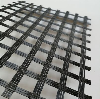50-50 kn Polyester géogrid/ PET géogrid pour le renforcement des berges des rivières Application sur le lit des routes