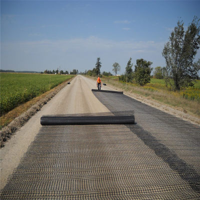 Largeur de rouleau de 1 m Design asiatique PE Maillage de clôture uniaxial Géogrille pour le renforcement des allées routières