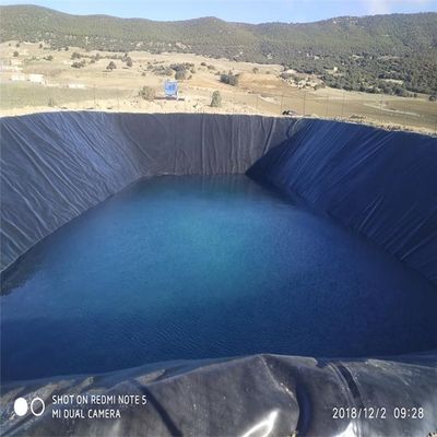 Largeur personnalisée 100% de HDPE vierge géomembrane anti-filtrage lisse pour revêtement d'étang de poisson