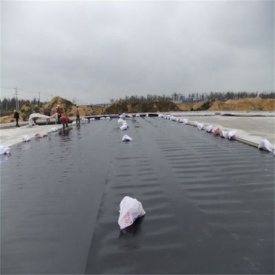 Largeur personnalisée 100% de HDPE vierge géomembrane anti-filtrage lisse pour revêtement d'étang de poisson