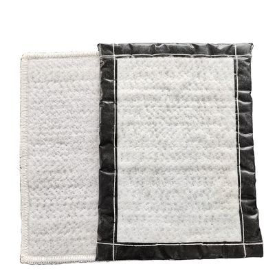 Longueur normale 30m Tapis de bentonite noir imperméable à l'eau GCL pour les marchés nationaux