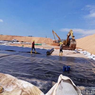 Style de conception contemporain 40 mil ou 1 mm Geomembrane lisse HDPE étang liner Formation sur place