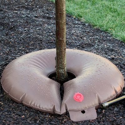 Solution pratique pour l'irrigation des arbres Sac d'irrigation goutte à goutte en PVC pour les arbres nouvellement plantés