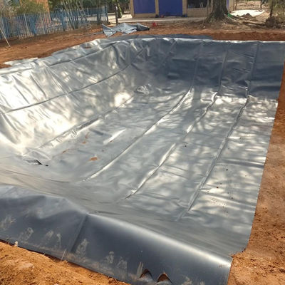 Le projet de l'étang de poissons du barrage du Kenya est une géomembrane en HDPE de 500 microns avec la norme GB/ASTM GRI-GM13
