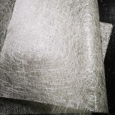 E-glass Jushi Mat de fibre de verre coupé 300gm 450gm avec douceur moyenne Blanc