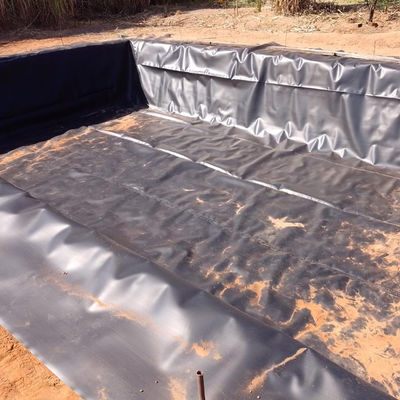 Membrane géomembrane en PEHD Membrane imperméable noire pour l'étanchéité des étangs de poissons en aquaculture