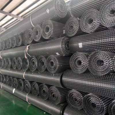 30 kn PP plastique géogrid bi-axiale pour la construction de routes longueur 50-100m matière première PP plastique