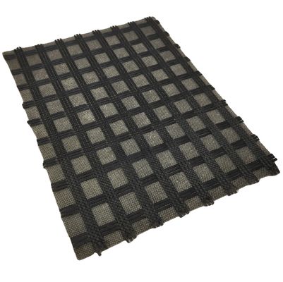 50/50kn Géogrid composite en fibre de verre géotextile non tissé pour le renforcement de la grille de pavage