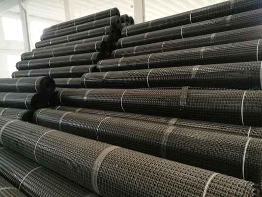 Résistance à la traction élevée Grille géogratique bi-axiale noire pour la stabilisation du sol Matériau PP 30-30 kn