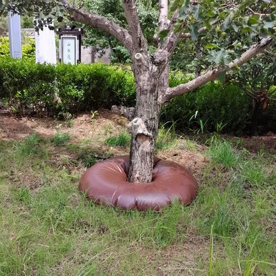Un sac d'arrosage en PVC de 20 litres est la solution ultime pour les arbres nouvellement plantés