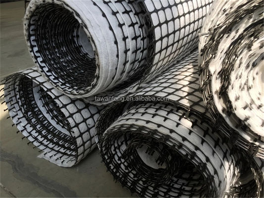 Route en plastique PP Biaxiale Géogrid 40/40kn Géotextile composite non tissé pour le renforcement des routes