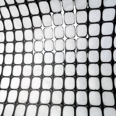 Route en plastique PP Biaxiale Géogrid 40/40kn Géotextile composite non tissé pour le renforcement des routes