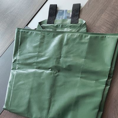 Sac d'arbre en plastique pour l'irrigation par goutte à goutte à libération lente et une capacité de 25 gallons
