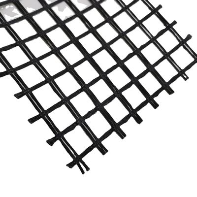 Construction routière Géogrid 50 kn Résistance à la traction 80-80 PET pour la solidification du sol routier