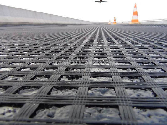 Construction routière Géogrid 50 kn Résistance à la traction 80-80 PET pour la solidification du sol routier