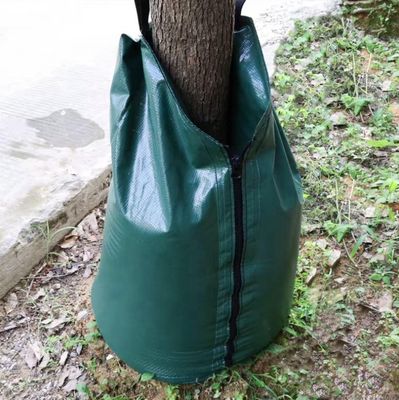 Gardez vos arbres hydratés avec notre sac d'arbre à libération lente de 20 gallons