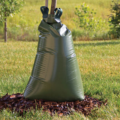 Sac d'arrosage pour les arbres plantés avec système d'irrigation par goutte-à-goutte à libération lente de 20 gallons